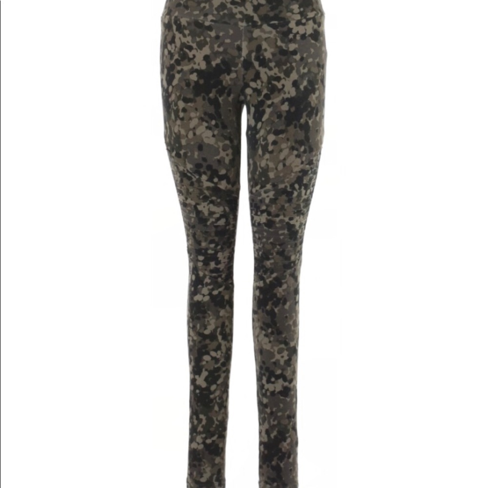 Cotton on camo Moto leggings